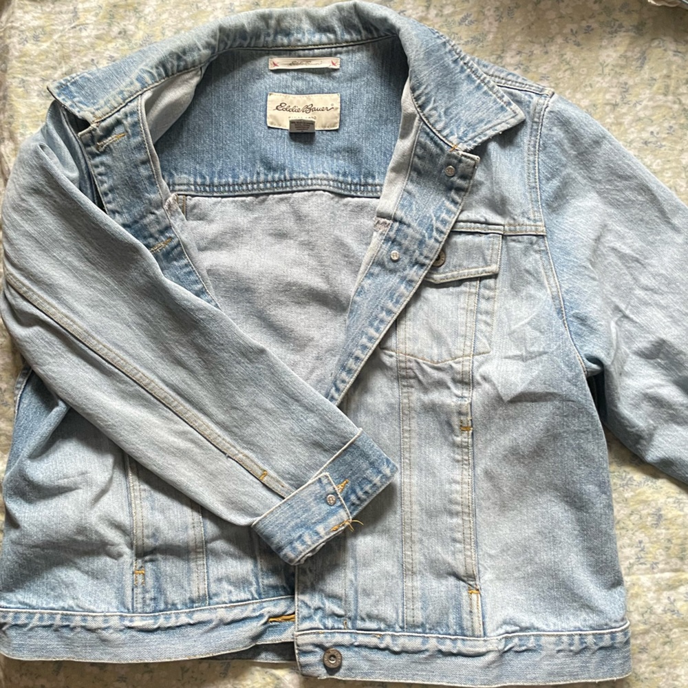 Eddie Bauer light wash denim jean jacket size large button front